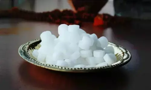 Kapoor Ke Upay: कपूर आपको रातो-रात बना देगा मालामाल, हर जगह होगी प्रापर्टी और पैसे, बस कर के ये उपाय