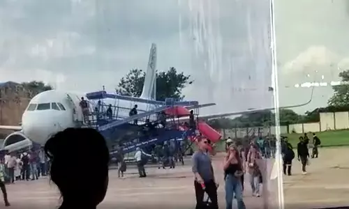 कानपुर: इंग्लैंड और साउथ अफ्रीका के प्लेयर्स को ले जाने वाली इंडिगो प्लेन का इंजन फेल हो गया