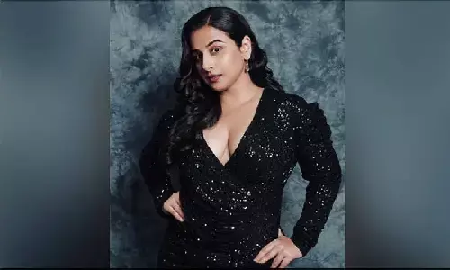 Vidya Balan Bedroom Secret: करण जौहर ने विद्या से पूछा- बेड में चॉकलेट, ग्रीन टी, या फिर से एक राउंड? एक्ट्रेस ने दिया बेशर्मी भरा जवाब Vidya Balan Bedroom Secret: करण जौहर ने विद्या से पूछा- बेड में चॉकलेट, ग्रीन टी, या फिर से एक राउंड? एक्ट्रेस ने दिया बेशर्मी भरा जवाब