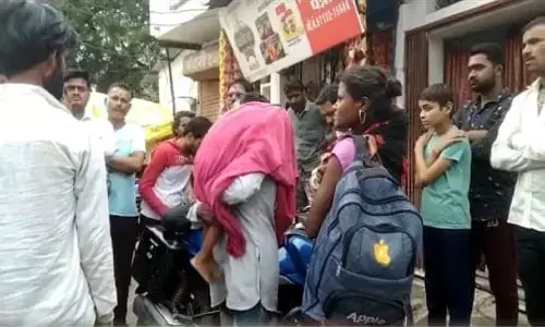 एमपी के पन्ना में कंधे पर बेटी का शव लेकर भटकता रहा पिता, नहीं मिली एम्बुलेंस