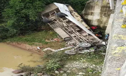 झारखंड में बड़ा बस हादसा, रांची जा रही बस पुल से गिरी, 7 लोगो की मौत, कई यात्री गंभीर
