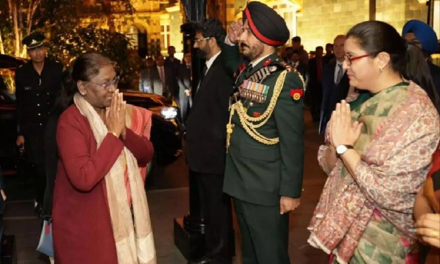 Queen Elizabeth: लंदन पहुंची भारत की राष्ट्रपति द्रौपदी मुर्मू, महारानी की अंतिम यात्रा में होंगी शामिल, जानें और कहां से पहुंच रहें मेहमान