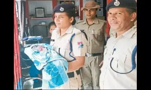 एमपी के सतना में रोकी गई एक्सप्रेस ट्रेन, कोच में टीम ने कराया सुरक्षित प्रसव, गूंजी किलकारी