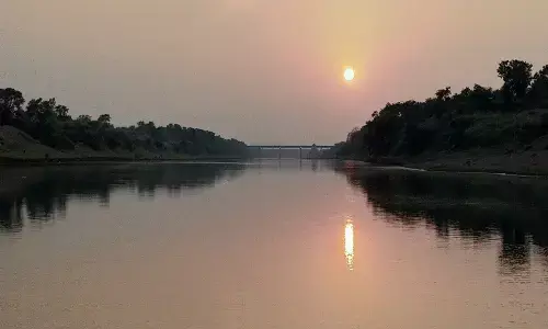 रीवा में नदी में बहे तीन युवक, गांव वालों ने जान पर खेलकर बचाए प्राण रीवा में नदी में बहे तीन युवक, गांव वालों ने जान पर खेलकर बचाए प्राण