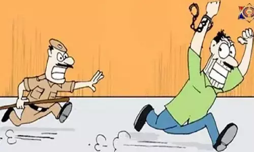 रीवा: थाने से हथकड़ी खोलकर फरार हुआ रामपाल, दर-दर तलाश रहा थाना स्टाफ रीवा: थाने से हथकड़ी खोलकर फरार हुआ रामपाल, दर-दर तलाश रहा थाना स्टाफ