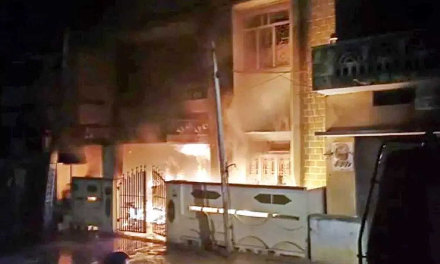 Aandhra Pradesh: फैक्ट्री के अंदर जिंदा जल गए 3 लोग, करोड़ों का नुकसान