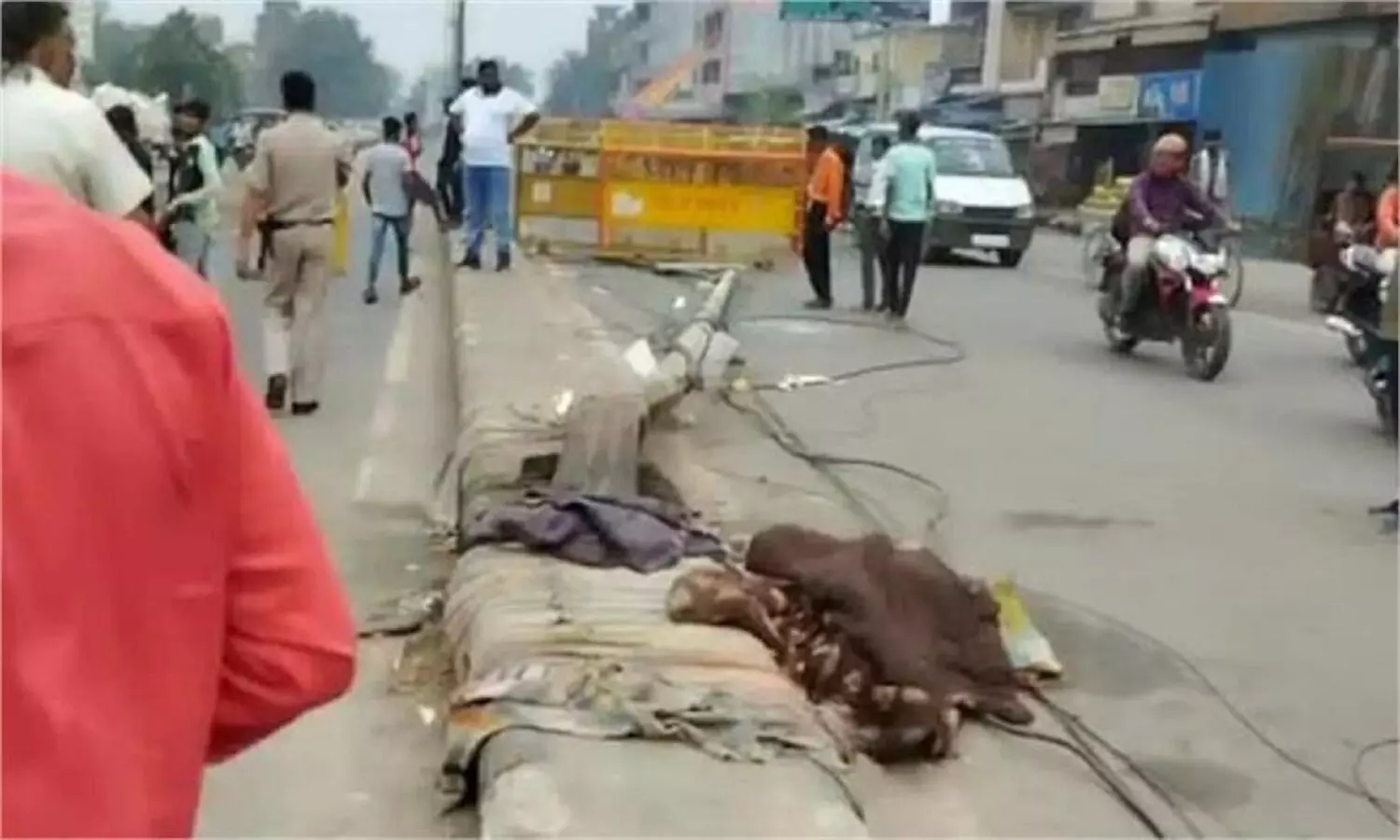 Delhi Road Accident: देर रात दिल्ली में हुआ बड़ा हादसा, अज्ञात ट्रक ने 6 लोगों को कुचला, 4 की मौत 2 घायल