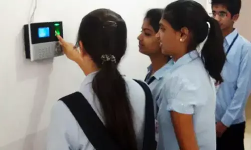 रीवा: विद्यार्थियों की अटेंडेंस के लिए अब महाविद्यालयों में लगेगी बायोमेट्रिक मशीन, लाइन में खडे़ होकर विद्यार्थी देंगे अटेंडेंस