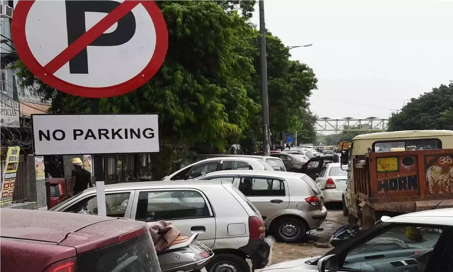 Parking New Rules 2022: कार-बाइक-ऑटो वालों के पार्किंग को लेकर नया नियम लागू, गडकरी ने क‍िया अभी-अभी बड़ा ऐलान