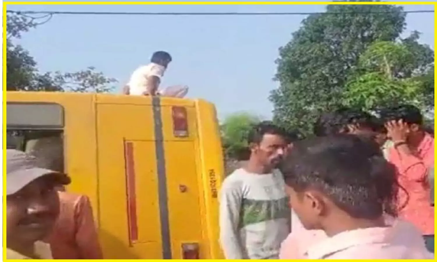 MP Sagar School Bus Accident: एमपी के सागर मे बड़ा हादसा स्कूली बस पलटने से 1 छात्र की मौत, दर्जनों बच्चे घायल