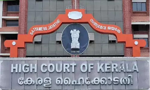 केरल हाईकोर्ट ने PFI पर 5.2 करोड़ का जुर्माना ठोंका! कहा- विरोध प्रदर्शन में जो नुकसान हुआ उसकी भरपाई करो केरल हाईकोर्ट ने PFI पर 5.2 करोड़ का जुर्माना ठोंका! कहा- विरोध प्रदर्शन में जो नुकसान हुआ उसकी भरपाई करो