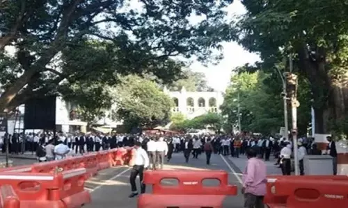 दुष्कर्म  के आरोपी टीआई की पैरवी करने वाले वकील की लटकती मिली लाश, जबलपुर हाईकोर्ट में बवाल