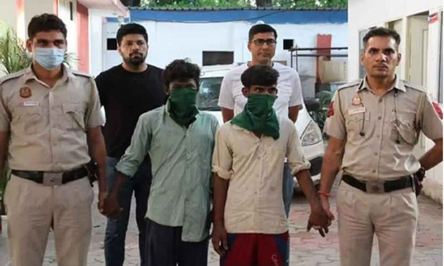 दिल्ली में 6 साल के बच्चे का गला रेत दिया! गांजा फूकने के बाद हत्या की और कहा बाबा ने बलि मांगी थी