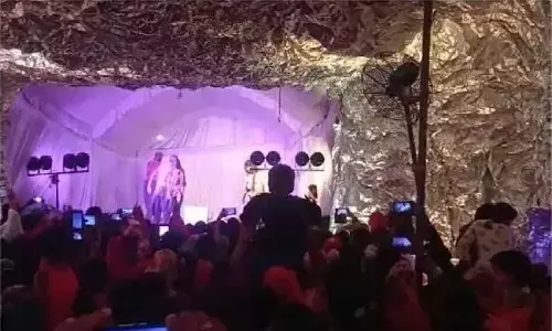 Durga Puja Pandal Fire In Bhadohi Latest Update: भदोही दुर्गा पंडाल में लगी आग, 4 लोगों की मौत, आधा सैकड़ा से अधिक झुलसे, पंडाल समिति और प्रशासन की बड़ी लापरवाही आई सामने Durga Puja Pandal Fire In Bhadohi Latest Update: भदोही दुर्गा पंडाल में लगी आग, 4 लोगों की मौत, आधा सैकड़ा से अधिक झुलसे, पंडाल समिति और प्रशासन की बड़ी लापरवाही आई सामने