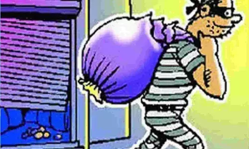 रीवा: चोरों ने पार कर दिया लाखों के सोना चांदी के जेवरात सहित नगदी