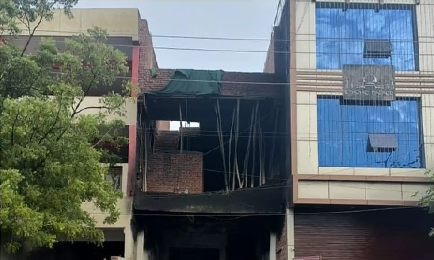 Agra Hospital Fire News: बुधवार सुबह अस्पताल में लग गई आग, डॉक्टर की बेटी सहित 3 की मौत, कई घायल