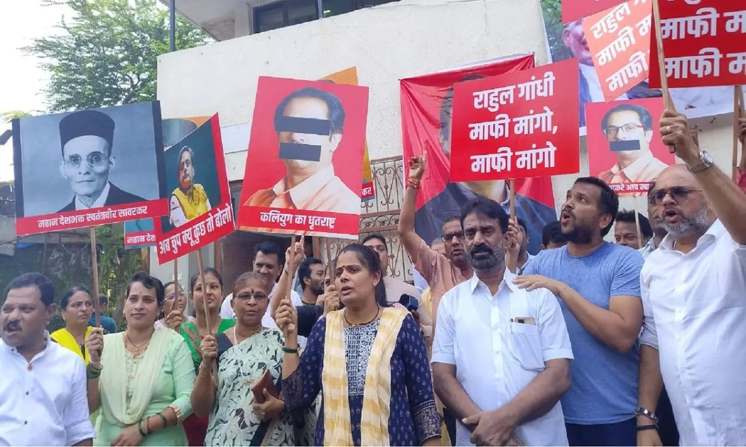 महाराष्ट्र: मुंबई में राहुल गांधी के खिलाफ जूता मारो आंदोलन शुरू महाराष्ट्र: मुंबई में राहुल गांधी के खिलाफ जूता मारो आंदोलन शुरू