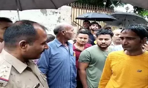 Noida: नोएडा में टीचर ने 7वीं क्लास के बच्चे को पीट-पीटकर मार डाला, टेस्ट में कम नंबर आए थे