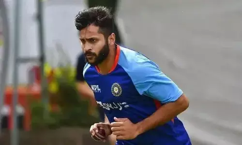Shardul Thakur : शार्दुल ठाकुर का एयरपोर्ट पर घुमा बैग,  गुस्से में तमतमाये खिलाड़ी ने कर दिया यह काम