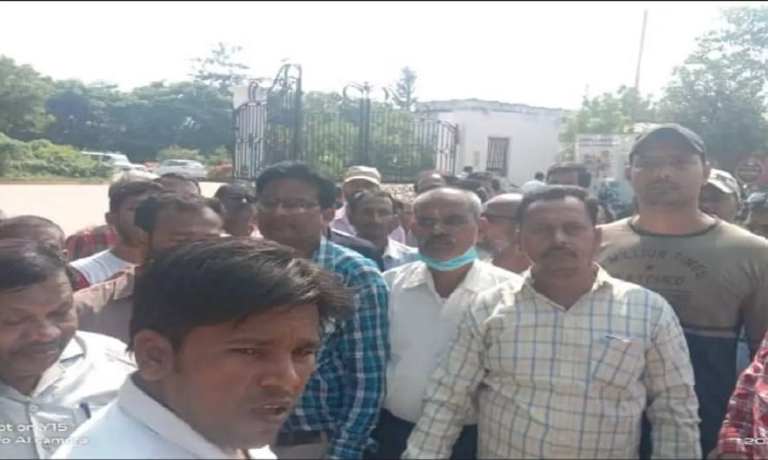 REWA : इंश्योरेंस कंपनी ने 20 हजार उपभोक्ताओं से हड़पे 5 सौ करोड़, आत्मदाह की दी चेतावनी