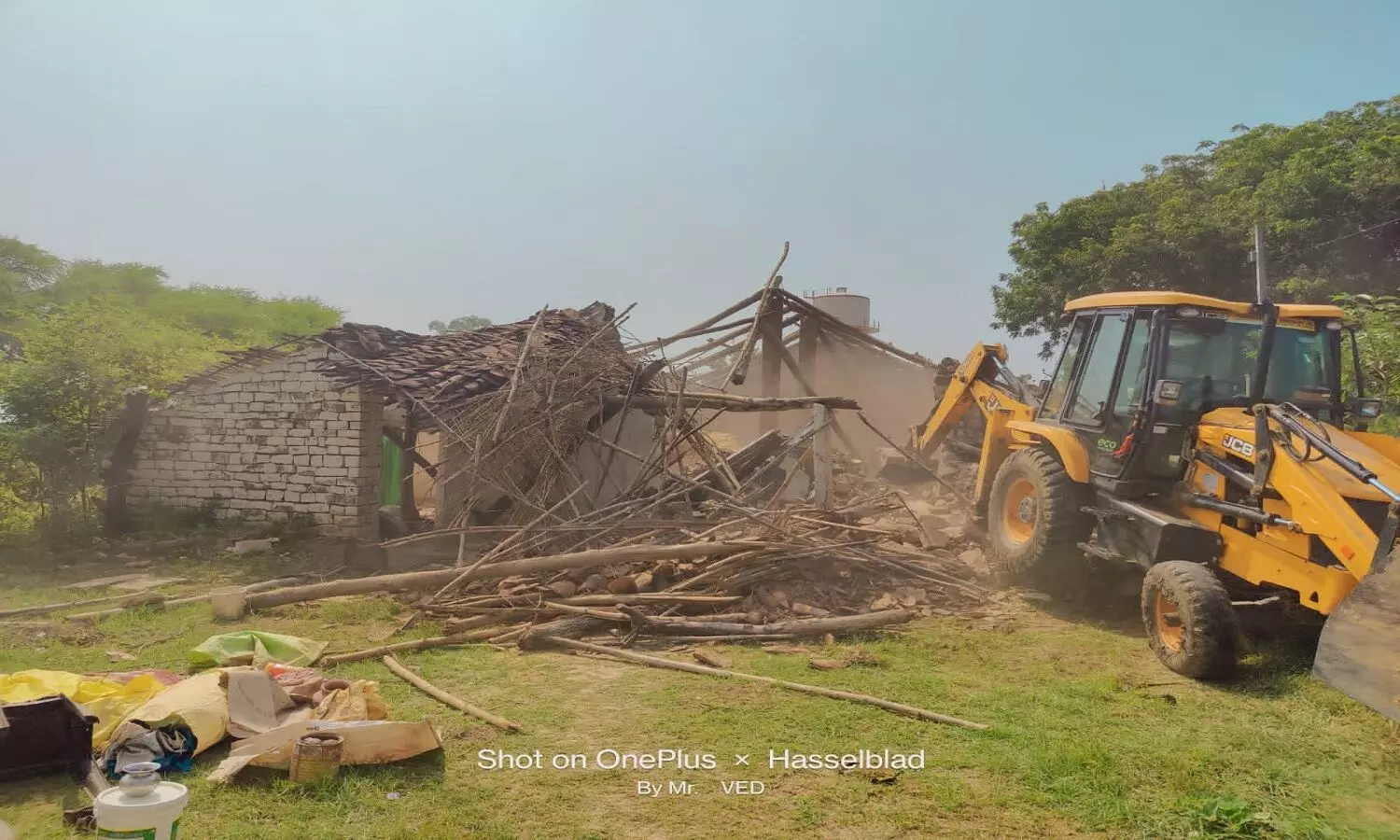 मामा शिवराज का बुल्डोजर पहुंचा नशा तस्करों के घर, रीवा में दो अवैध निर्माण जमींदोज