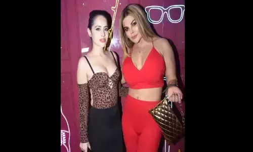 उर्फी जावेद को देख बेकाबू हुई एक्ट्रेस राखी सावंत, कैमरे के सामने करने लगी ऐसी हरकते