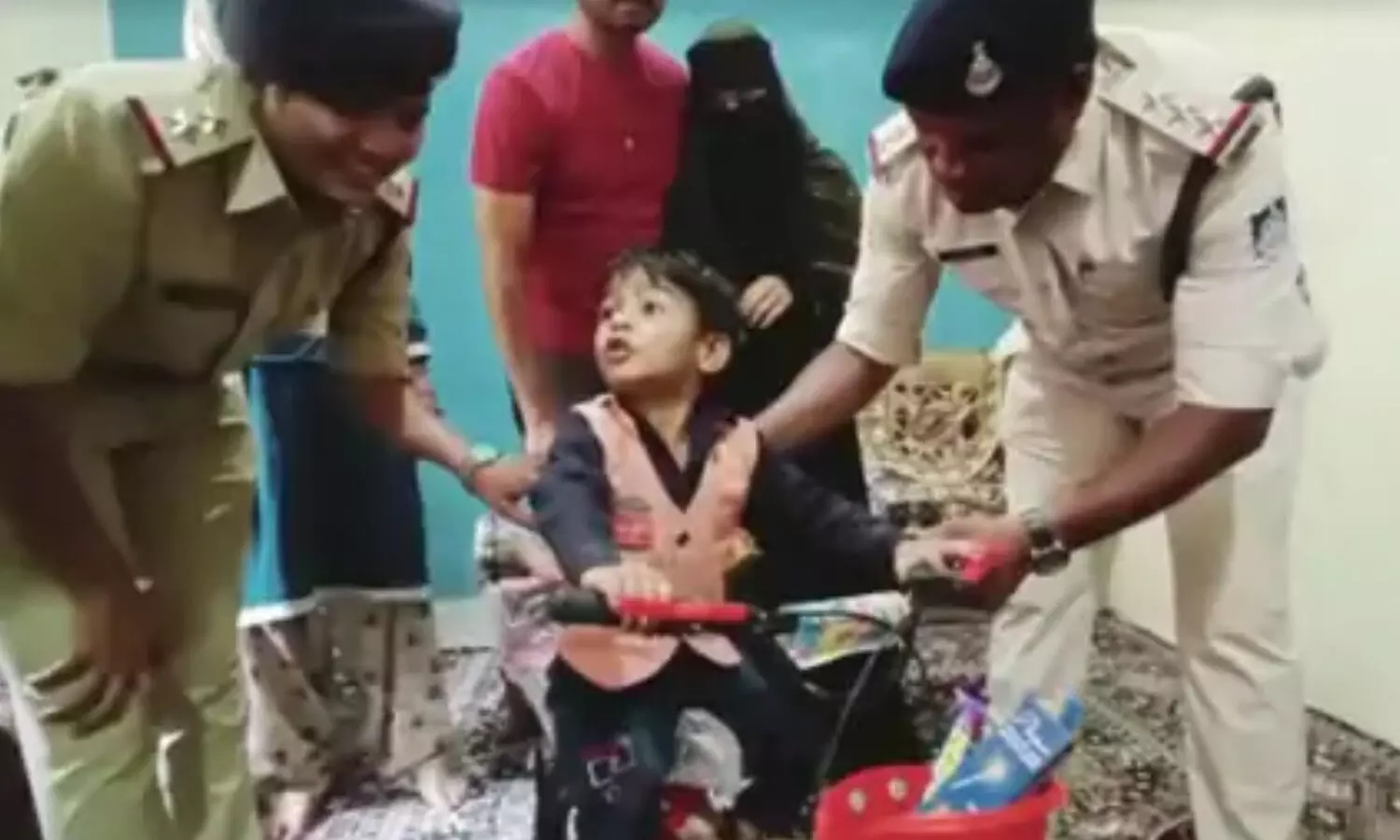 Narottam Mishra : चॉकलेट के लिए 3 वर्ष के बच्चे ने मां के खिलाफ थाने में की शिकायत, गृहमंत्री नरोत्तम मिश्रा ने ऐसे सुलझाया मामला