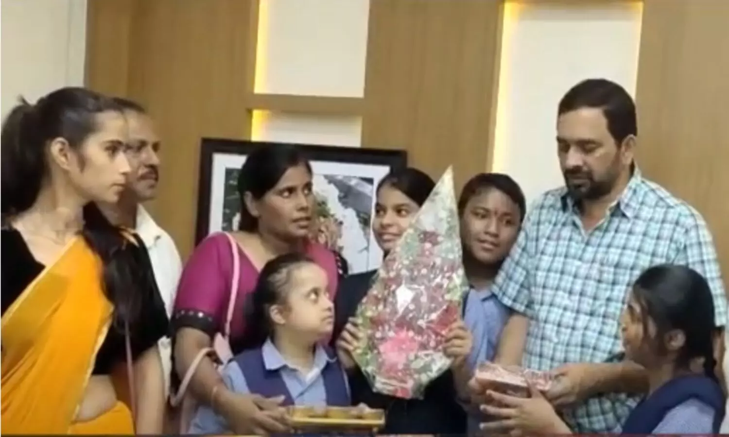 रीवा में निशक्त बच्चों ने खुद तैयार किए दीपक, शहर को प्लास्टिक मुक्त बनाने की पहल