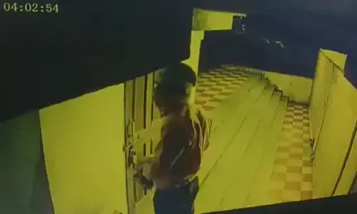 Indore: कटर मशीन लेकर ATM में घुसा लुटेरा, गार्ड ने रोका तो सिर में हथौड़ा मारकर गला घोंट दिया