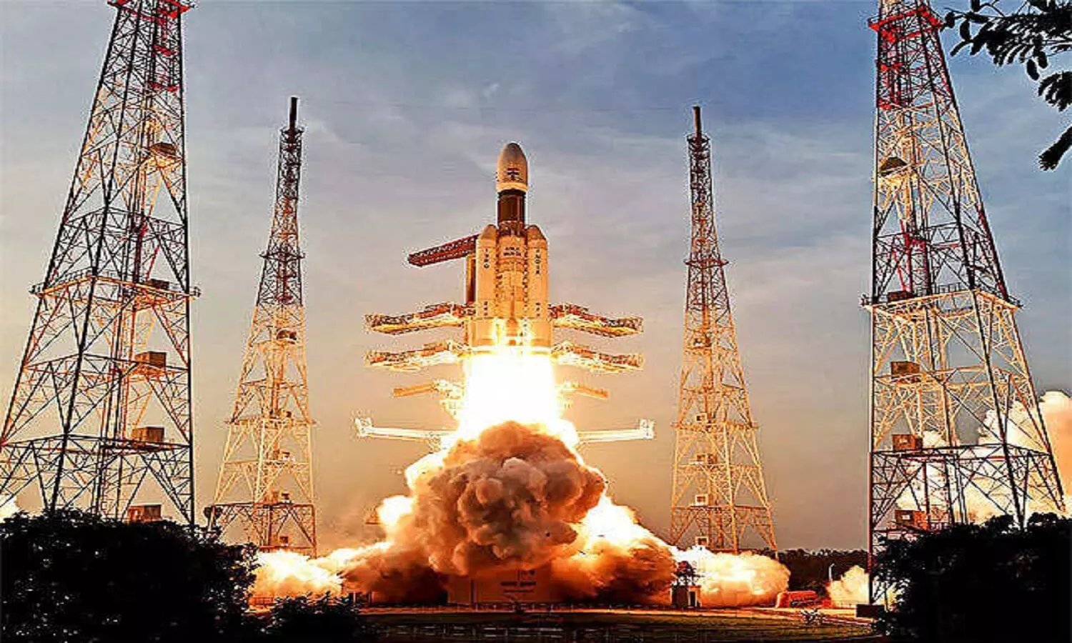 ISRO की बड़ी कामियाबी: सबसे भारी रॉकेट GSLV-Mk III से 36 सेटेलाइट्स अंतरिक्ष में लॉन्च