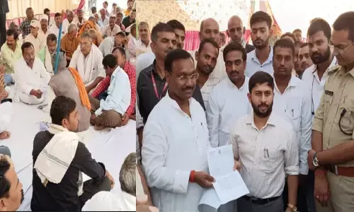 एमपी के सीधी में कांग्रेस के पूर्व मंत्री ने दिया धरना, अधिकारियों के बहुत मनाने के बाद मानें कमलेश्वर पटेल एमपी के सीधी में कांग्रेस के पूर्व मंत्री ने दिया धरना, अधिकारियों के बहुत मनाने के बाद मानें कमलेश्वर पटेल