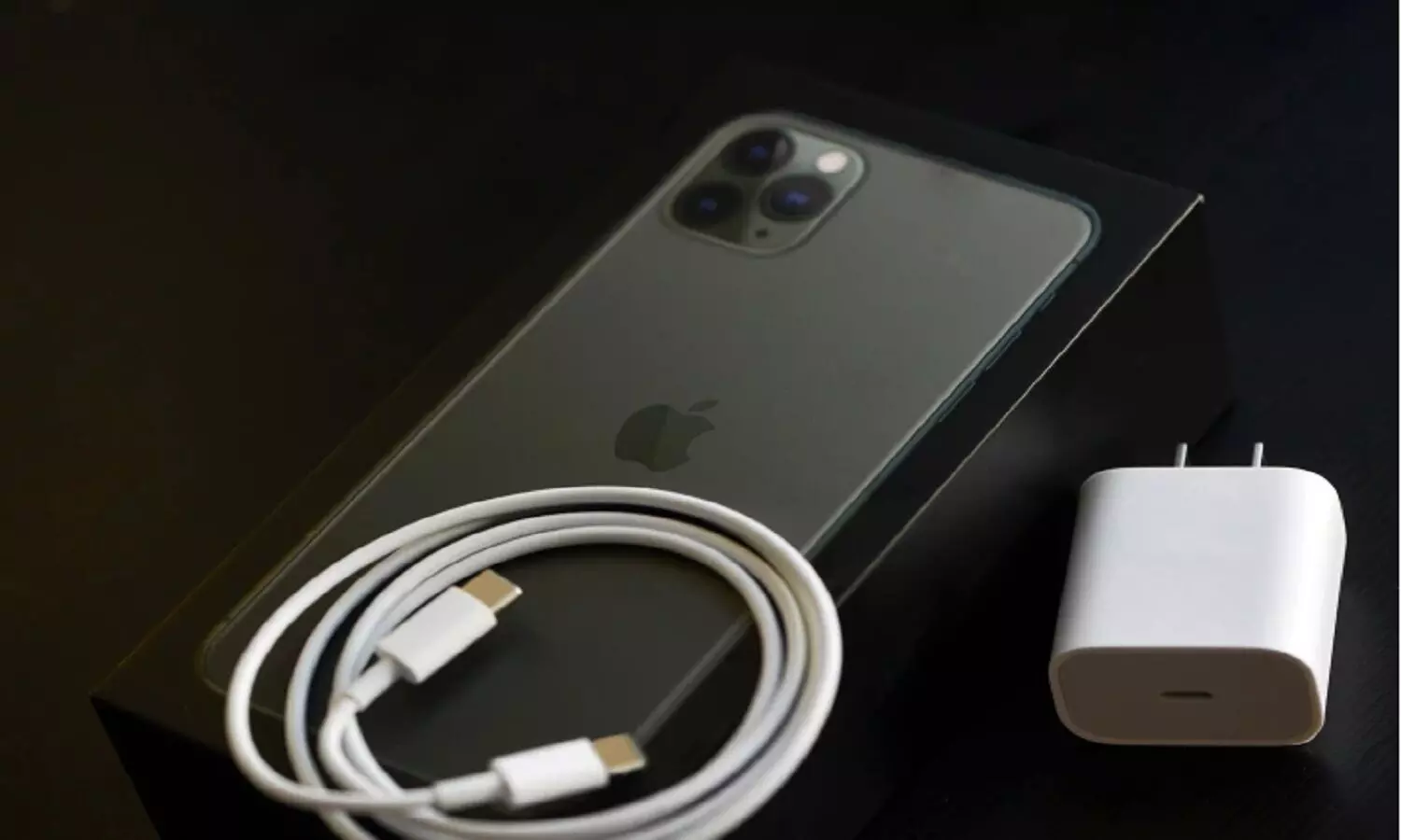 iPhone With C Type Charger: टाइप C चार्जर के साथ मिलेगा आईफोन! लेकिन इसके लिए लंबा इंतज़ार करना होगा