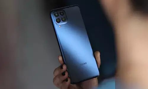 Amazon Smartphone Offer : 6000 mah की battery और 50mp कैमेरा वाला स्मार्टफोन Galaxy M33 5G खरीदें मात्र 3000 रूपए में,