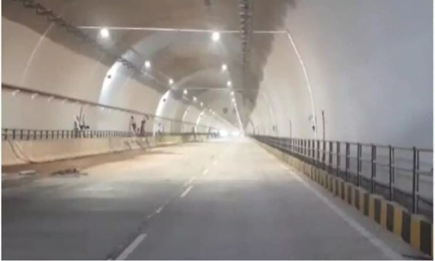 Rewa Sidhi Twin Tunnel: मोहनिया घाटी सुरंग के लोकार्पण से पहले चोरों ने CCTV कैमरा चुरा लिए