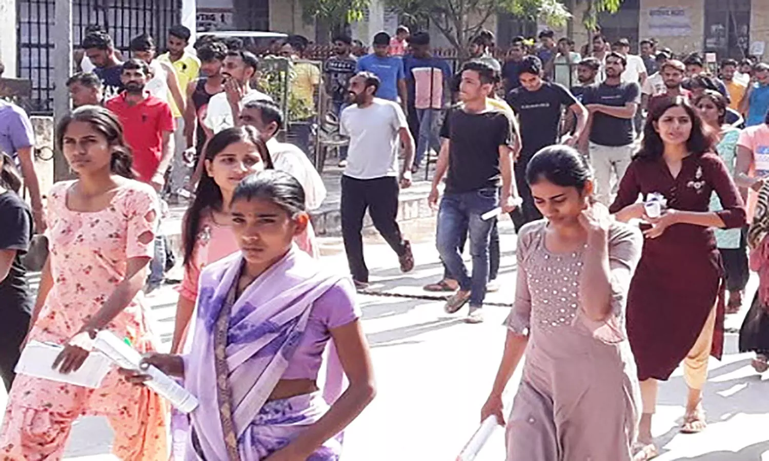 Vanrakshak Bharti Exam 2022: वनरक्षक एग्जाम शुरू होने से पहले ही आंसर शीट भेजी Vanrakshak Bharti Exam 2022: वनरक्षक एग्जाम शुरू होने से पहले ही आंसर शीट भेजी