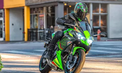 Kawasaki ने नए अंदाज में लांच की Ninja 650, जानें क्या-क्या बदलाव किये गए Kawasaki ने नए अंदाज में लांच की Ninja 650, जानें क्या-क्या बदलाव किये गए