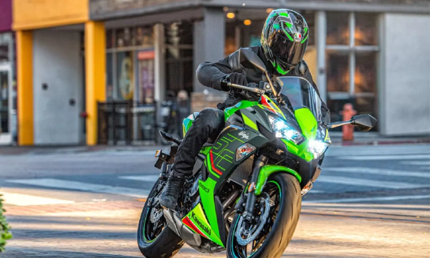 Kawasaki ने नए अंदाज में लांच की Ninja 650, जानें क्या-क्या बदलाव किये गए Kawasaki ने नए अंदाज में लांच की Ninja 650, जानें क्या-क्या बदलाव किये गए