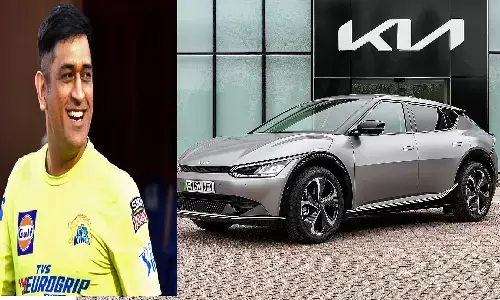 MS Dhonis New Car: महेंद्र सिंह धोनी ने खरीदी Kia 6, इस इलेक्ट्रिक कार की कीमत और स्पेसिफिकेशन्स जान लो
