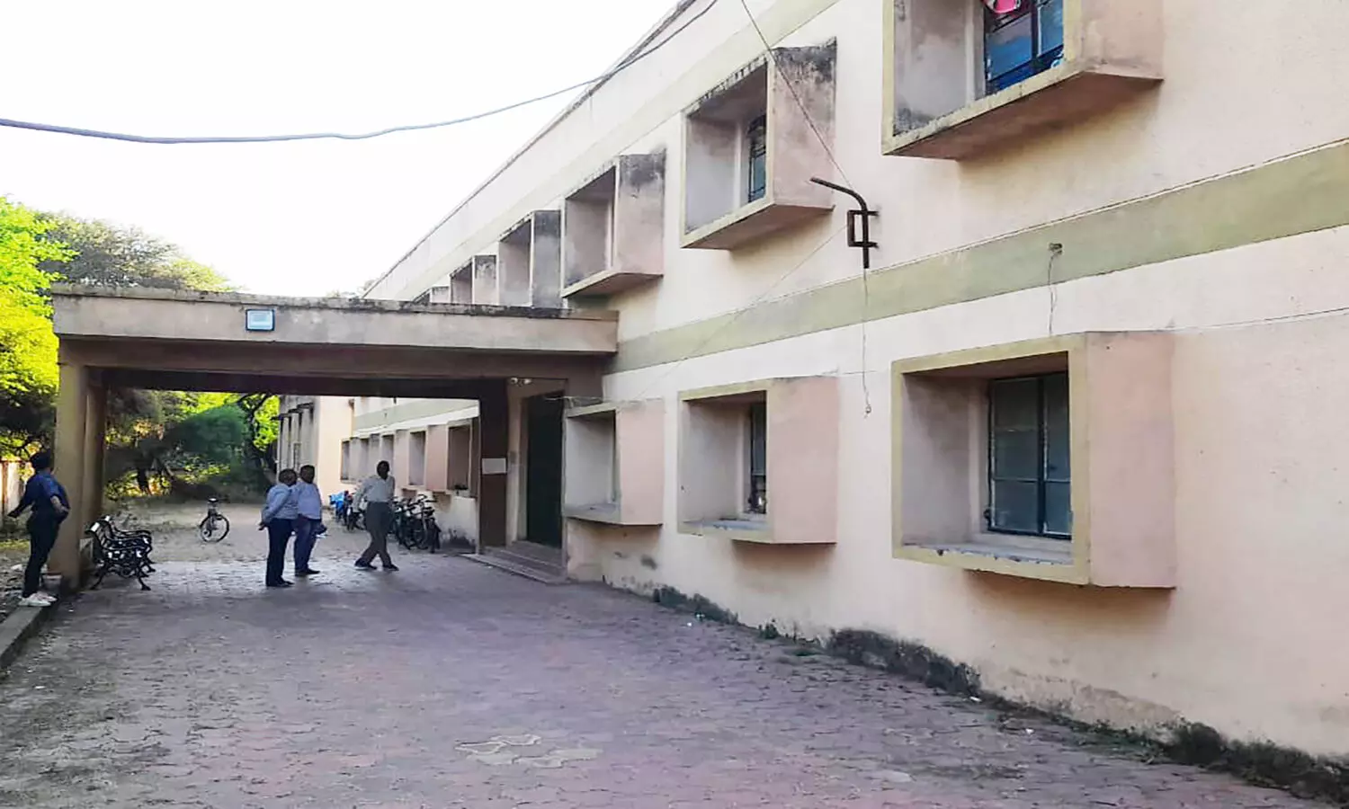 MP News: विश्वविद्यालय के कन्या छात्रावास में घुसे अनजान व्यक्ति फिर क्या हुआ जान लें MP News: विश्वविद्यालय के कन्या छात्रावास में घुसे अनजान व्यक्ति फिर क्या हुआ जान लें