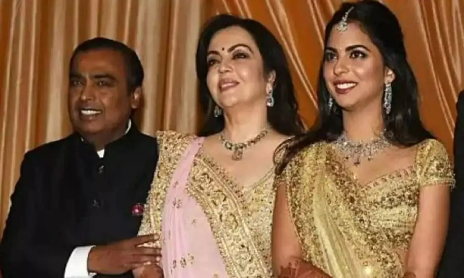 Isha Ambani Gives Birth To Twins: अंबानी फैमिली के बेटी ईशा अंबानी ने जुड़वा बच्चों को जन्म दिया Isha Ambani Gives Birth To Twins: अंबानी फैमिली के बेटी ईशा अंबानी ने जुड़वा बच्चों को जन्म दिया
