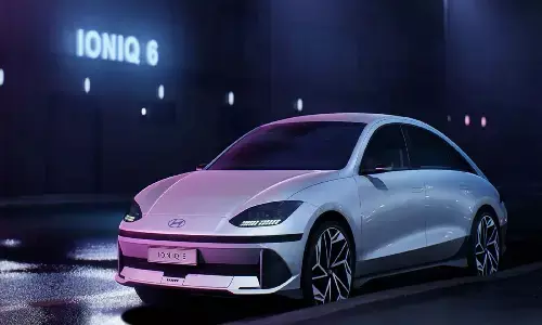 Hyundai की यह इलेक्ट्रिक कार फुल चार्ज में चलती है 610KM, जानें फीचर्स Hyundai की यह इलेक्ट्रिक कार फुल चार्ज में चलती है 610KM, जानें फीचर्स