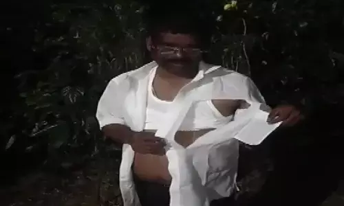 हाथी ने महिला को मारा तो लोगों ने बीजेपी विधायक को पीट डाला हाथी ने महिला को मारा तो लोगों ने बीजेपी विधायक को पीट डाला