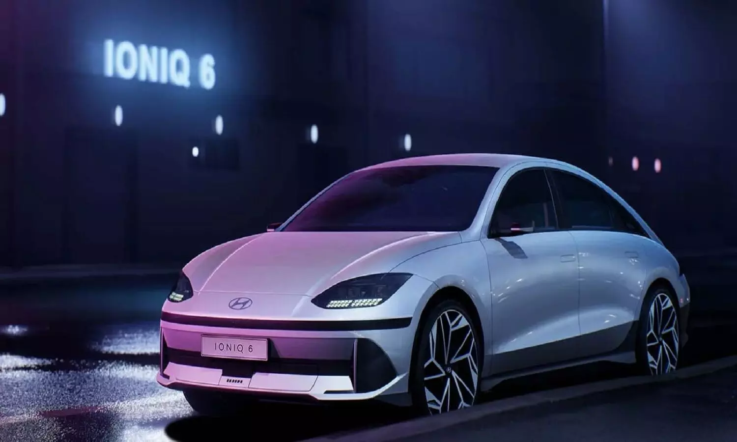 Hyundai की यह इलेक्ट्रिक कार फुल चार्ज में चलती है 610KM, जानें फीचर्स