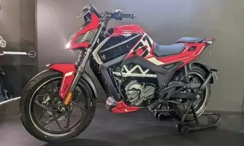 Matter E-Bike: देश की पहली गियर वाली सबसे स्टाइलिश इलेक्ट्रिक बाइक, जानें पावर और फीचर्स Matter E-Bike: देश की पहली गियर वाली सबसे स्टाइलिश इलेक्ट्रिक बाइक, जानें पावर और फीचर्स