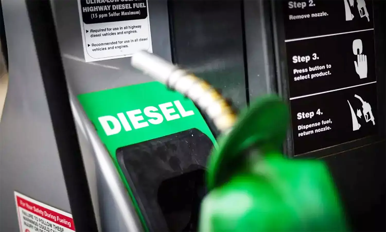 Diesel News: डीजल की सप्लाई घटने से हो सकती है किल्लत, बढ़ सकते हैं डीजल के दाम