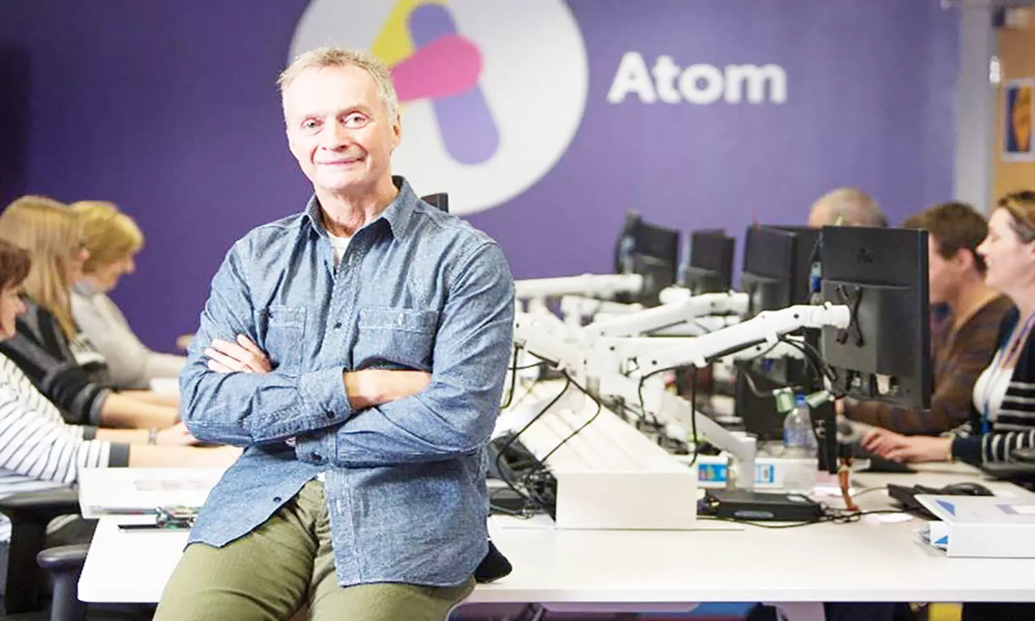 United Kingdom News: यूके की 100 कंपनियों ने बिना सैलरी घटाए शुरू की चार डे वर्किंग