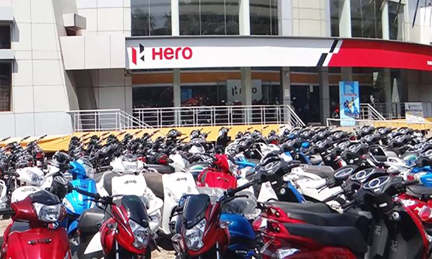 हीरो कंपनी की दुपहिया गाड़ियां हुई महंगी, 15सौ रुपए तक बढ़ाई गई कीमत हीरो कंपनी की दुपहिया गाड़ियां हुई महंगी, 15सौ रुपए तक बढ़ाई गई कीमत