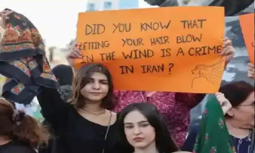 हिजाब विरोधियों के आगे झुका ईरान, मॉरलिटी पुलिसिंग खत्म, इस विरोध में अबतक 300 बेगुनाह मारे गए