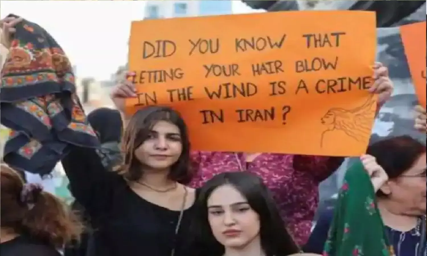 हिजाब विरोधियों के आगे झुका ईरान, मॉरलिटी पुलिसिंग खत्म, इस विरोध में अबतक 300 बेगुनाह मारे गए हिजाब विरोधियों के आगे झुका ईरान, मॉरलिटी पुलिसिंग खत्म, इस विरोध में अबतक 300 बेगुनाह मारे गए