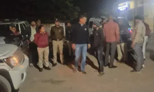 रीवा: ट्रक-स्कॉर्पिओ की हुई जोरदार भिड़ंत, SDOP घायल, SGMH में भर्ती